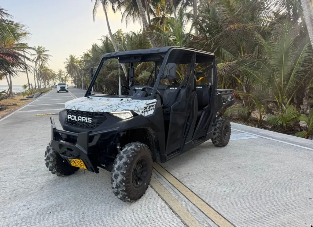 Mula Polaris 1000 con sonido 6 puestos